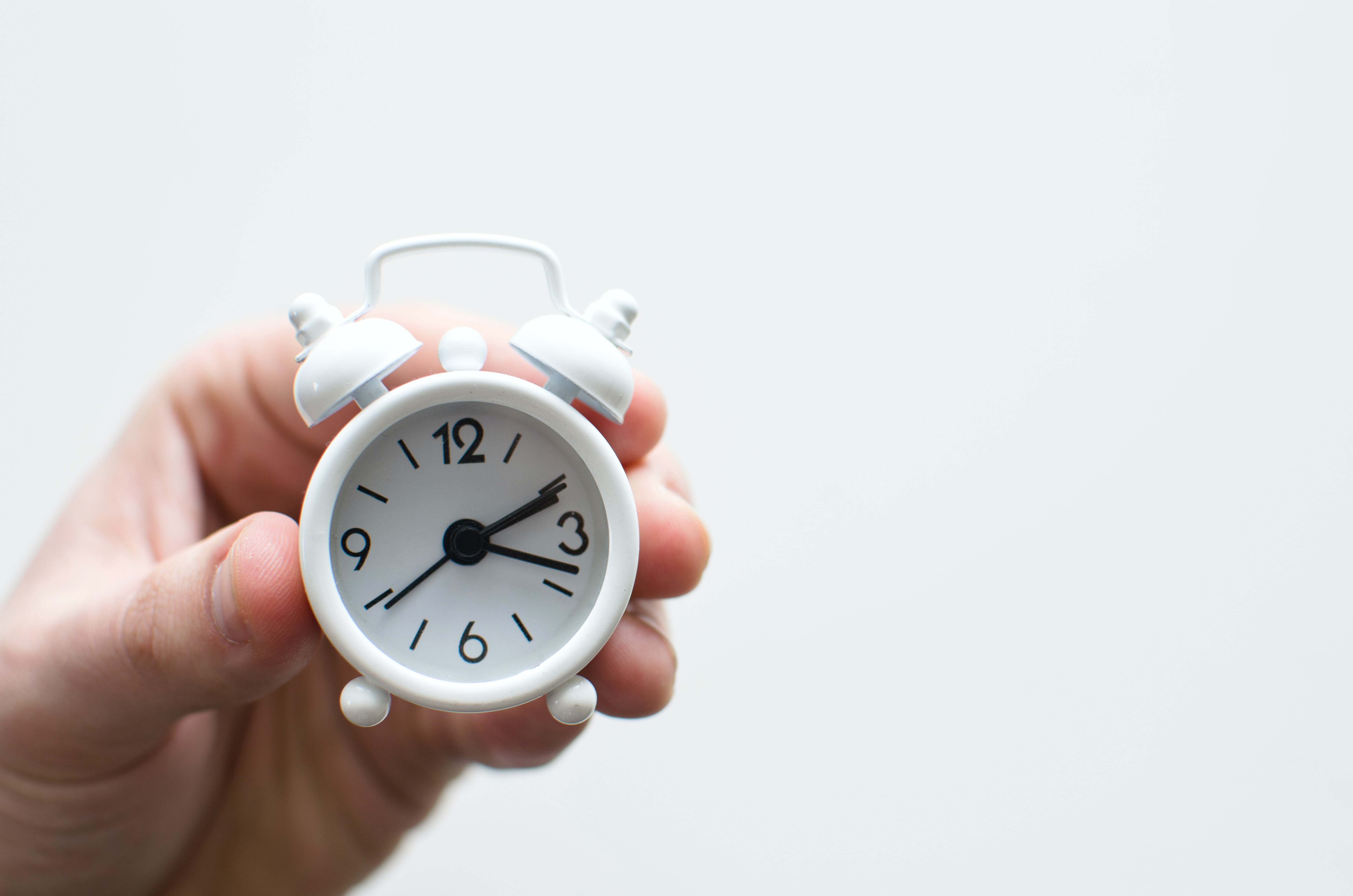 Foto de um relógio em analogia à produtividade e gestão do tempo
